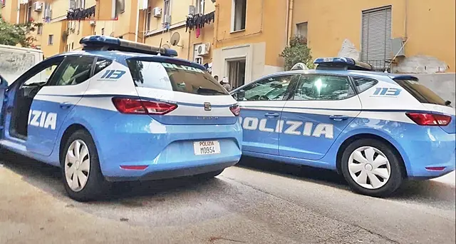 Evade dai domiciliari per la seconda volta e minaccia due donne con un martello: arrestato