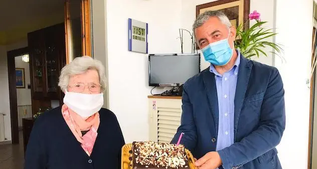 Alghero in festa: la signora Maria Sechi compie 105 anni