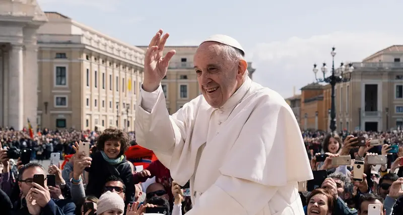 Il Papa sulla maternità surrogata: \"Pratica deprecabile\"