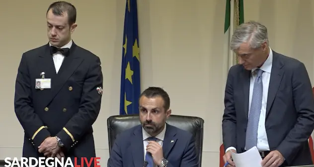 Riapre l’aeroporto di Olbia, non quello di Alghero, Pais: “Nessun confronto tra Governo e Regione”