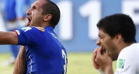 Quotidiani. In tutto il mondo si parla del morso di Suarez a Chiellini
