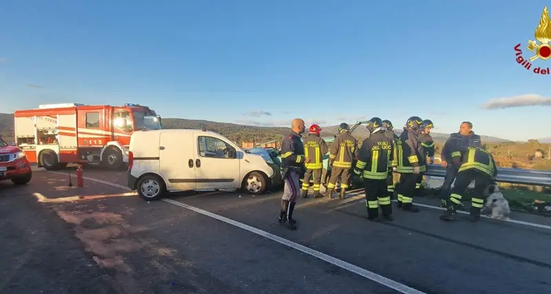 Scontro frontale a Prato Sardo: un ferito