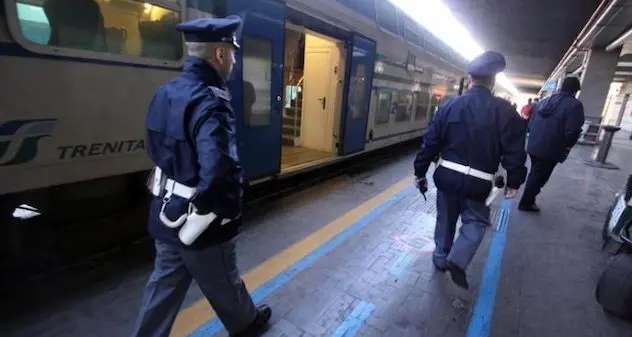 Si masturba in treno davanti a una ragazza: denunciato