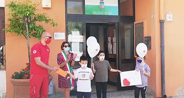 I bambini del Centro di aggregazione comunale devolvono i soldi del premio di Carnevale alla Croce Rossa Italiana