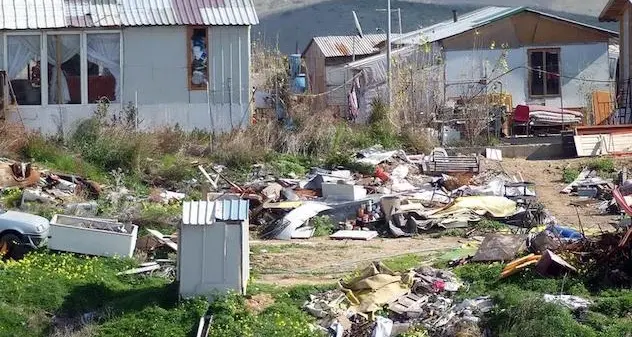 Ritrovati in un campo rom i 4 gazebo rubati. All’interno c’era del materiale elettrico