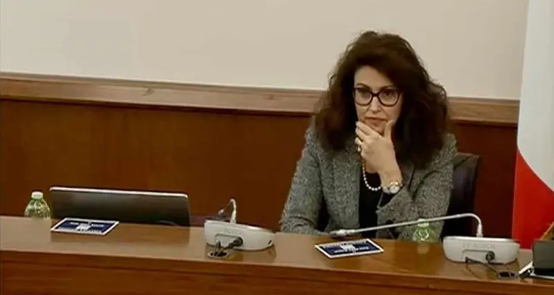 Sassari, picchiava figlio autistico. Viceministra: \"Strazia il cuore\"