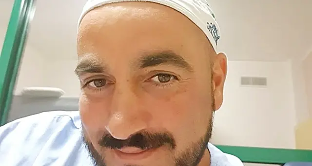 Andrea, infermiere, guarito dal Covid-19, torna a casa dai suoi bimbi: “Non sottovalutate il virus, mai”