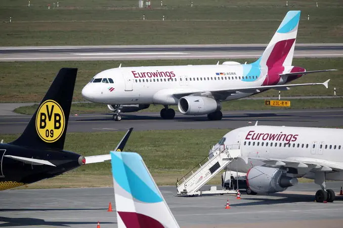 epa08352726 Seasonal workers from Romania arrive with an Eurowings charter aircraft at the Airport in Duesseldorf, Germany, 09 April 2020. Several aircraft carrying seasonal workers for the asparagus and strawberry harvest from Romania landed in Duesseldorf. The German government had relaxed the entry ban for foreigners in this case, which applies because of the spread of the SARS-CoV-2 coronavirus, which causes Covid-19 disease.  EPA/FRIEDEMANN VOGEL