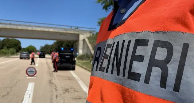 Via vai di giovani in una casa del centro: scoperto il covo dello spacciatore: arrestato un 39enne