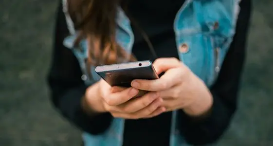 San Marino verso divieto di smartphone nelle scuole per under 11