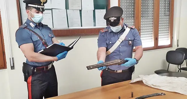 Allevatore nei guai, i Carabinieri scoprono che deteneva un’arma clandestina in casa