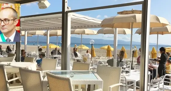 Niente plastica al Poetto, Truzzu firma l’ordinanza: ecco di cosa si tratta
