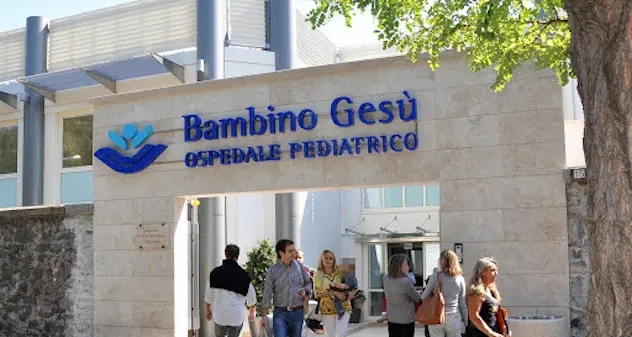 Salvo il bimbo di 3 anni schiacciato da un trattore. Al Bambino Gesù ricostruiscono l’aorta