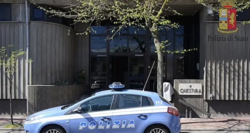 Nuoro. Rapine, armi e danneggiamenti: arrestato un 20enne