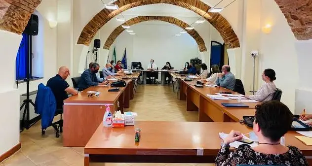 Tortolì. Primo consiglio comunale del post-Covid: Corso Umberto, aree Pip e porto tra i punti discussi