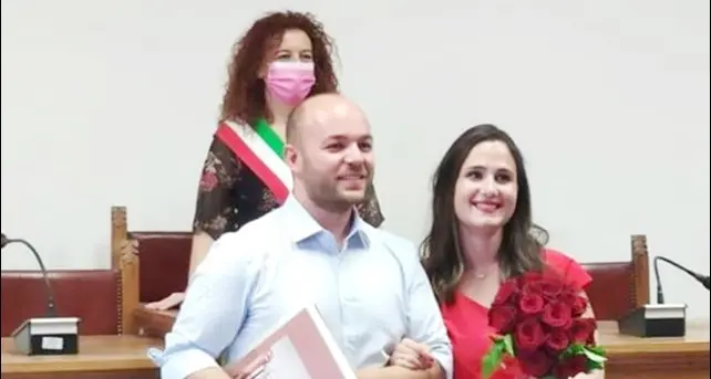 Silvia e Wolfang, primo matrimonio post-pandemia. La sindaca Secci: “Doppia bella notizia, Sestu è anche Covid free”
