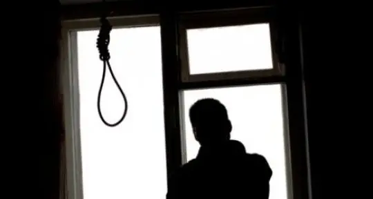 La crisi uccide ancora: commerciante cagliaritano si impicca nel suo negozio