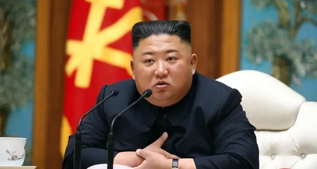 Kim Jung Un vieta il sesso tra adolescenti: “Sono atti impuri e immorali”