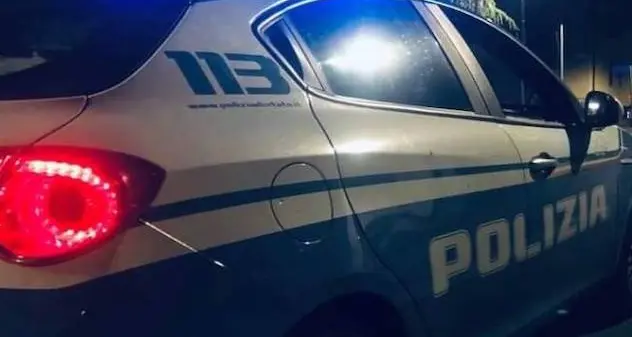Cagliari. Tentano di rubargli il cellulare e viene accoltellato