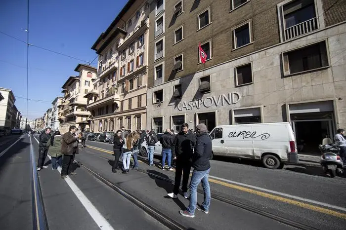 Militanti di Casapound a Via Napoleone III, prima della manifestazione, a Roma, 28 febbraio 2015.\\nANSA/MASSIMO PERCOSSI