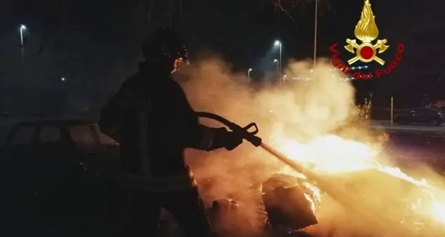 Incendio a Settimo San Pietro: tre persone intossicate, anche una bambina