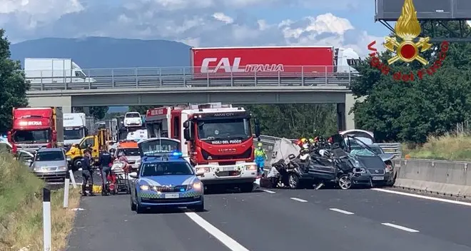 Incidente sulla A1: 4 morti, due sono bambini