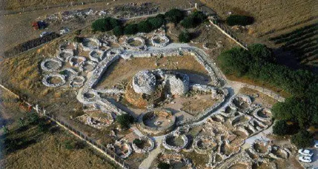Riaprono i siti archeologici di Alghero: il nuraghe Palmavera e la necropoli di Anghelu Ruju