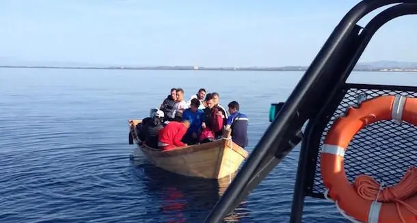 Sant’Antioco. Barchino con 8 migranti bloccato da Guardia di finanza