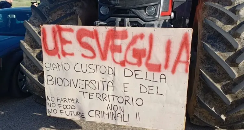 Protesta trattori, blocchi stradali nel Sassarese