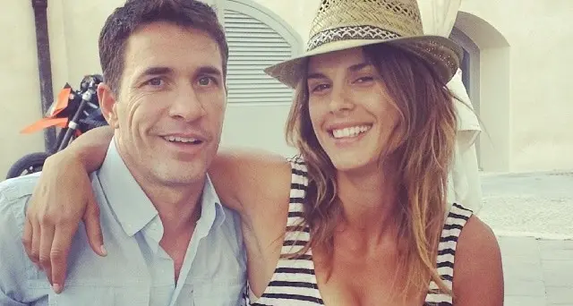 Topless-Vip. Elisabetta Canalis al mare in Sardegna con Brian Perri