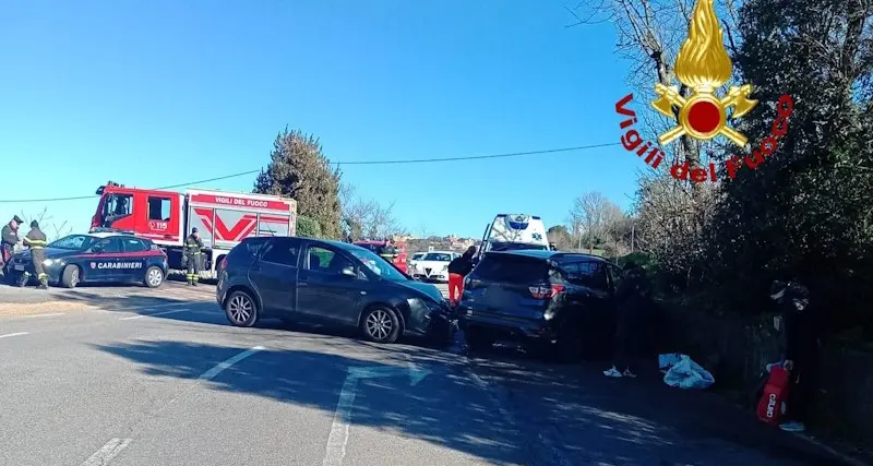 Tempio. Scontro tra 2 auto, 2 persone al Pronto Soccorso