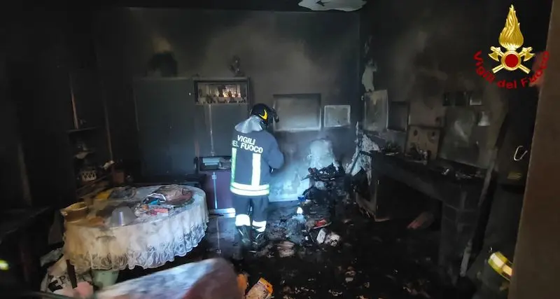 Tiana. Prende fuoco la canna fumaria, palazzina evacuata