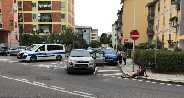 Ciclista travolto da un'auto nel quartiere Is Mirrionis