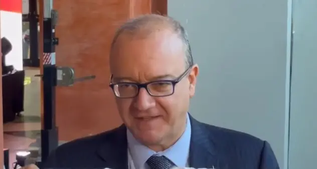 Il ministro Valditara in Sardegna. “Non chiudiamo nessuna scuola”