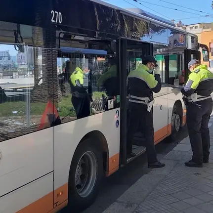 Controllori aggrediti a bordo di un mezzo Ctm: 3 passeggeri arrestati a Cagliari