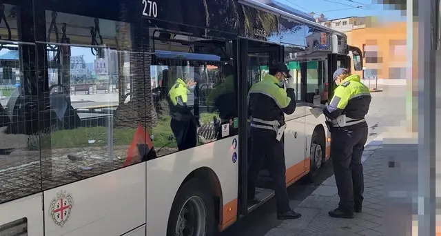Controllori aggrediti a bordo di un mezzo Ctm: 3 passeggeri arrestati a Cagliari