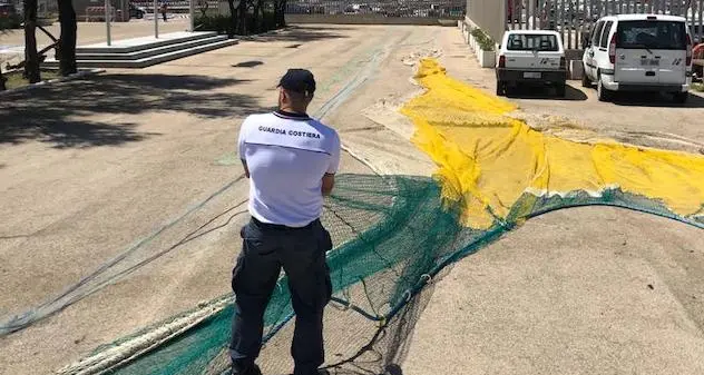 Pesca con attrezzi non consentiti: sequestrate reti, multe ai trasgressori