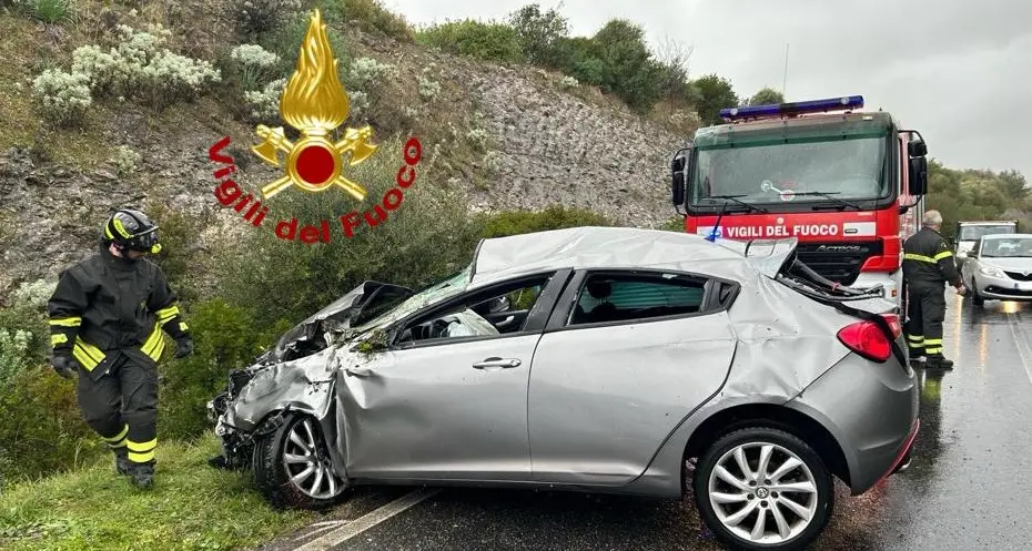 Incidenti su strade bagnate: Vigili del fuoco in azione nel Sassarese