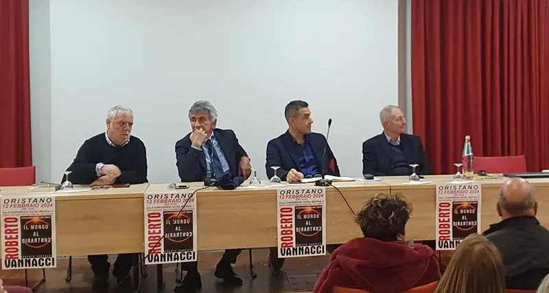 Roberto Vannacci presenta ad Oristano “Il mondo al contrario”