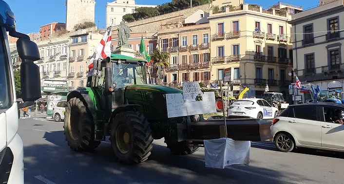 Trattori, Csa propone un'unità di crisi per l'agricoltura Sarda