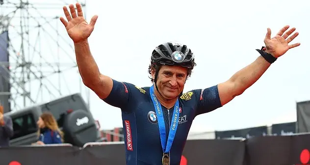 Zanardi. Notte stabile, ma rimane in gravi condizioni