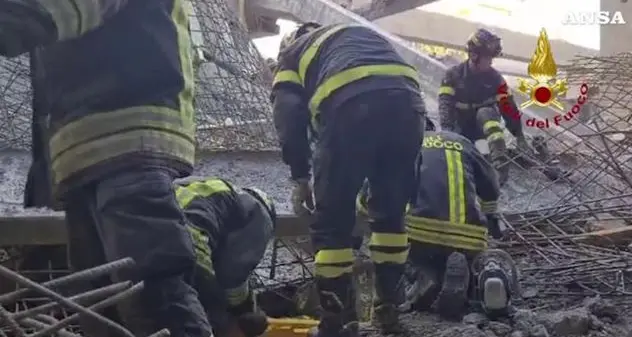 Crollo cantiere a Firenze: si cerca l'ultimo disperso