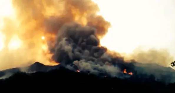 Incendi in Sardegna. Il racconto degli abitanti di Is Bangius: “Il rogo è partito dal trasformatore dell'Enel”