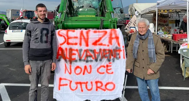 Olbia. Agostino, 94 anni, tra gli allevatori e agricoltori in protesta