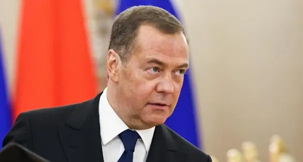 Russia, Medvedev minaccia guerra nucleare totale: \"Possiamo colpire ovunque\"