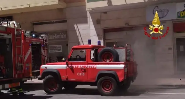 Cagliari. Frigorifero in corto circuito: incendio in un supermercato