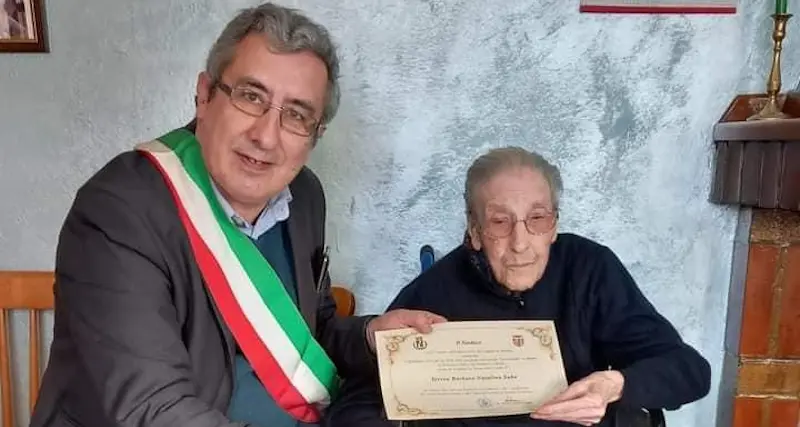 Mandas. Teresa Saba spegne 101 candeline, gli auguri del sindaco