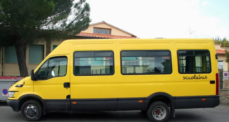 Positivi alla cocaina due autisti di scuolabus: denuncia e patente ritirata