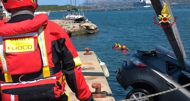 Olbia. Finisce con l'auto in acqua nel porto: grave il conducente