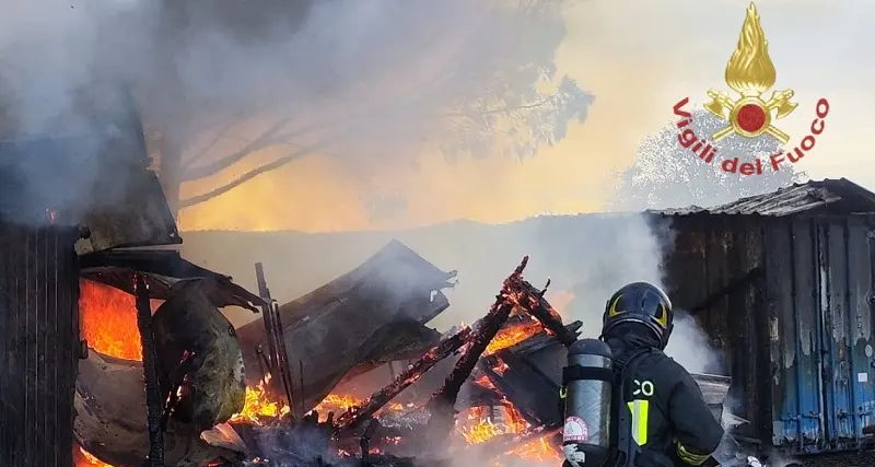 Incendio in un terreno a Quartu: intervengono i Vigili del fuoco